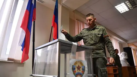 Окупанти масово "реєструють" військових на псевдовибори на Луганщині за день до голосуванн